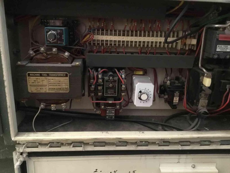 Maren Closed Door Manual Tie Horizontal Baler with Byron 3020B Hydraulic Driven Conveyor