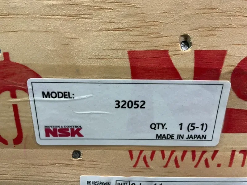 NSK ROLLER BEARING   -  32052