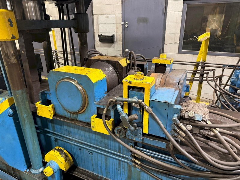 400 TON X 30' DRILCO TRAVELING HEAD HYDRAULIC STRAIGHTENING PRESS: YOBRO #25135