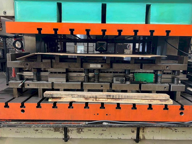 220 Ton Seyi SN2-220 Punch Press, 1998