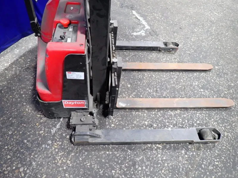 DAYTON ELECTRIC 2,200 LBS ELECTRIC STACKER  -  21XU84