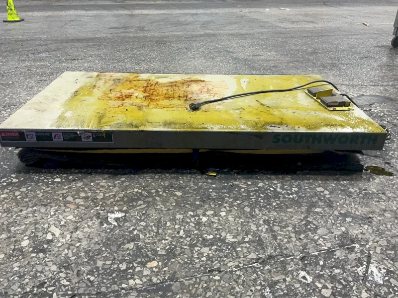SOUTHWORTH 32” X 60”/2000 LBS LIFT TABLE