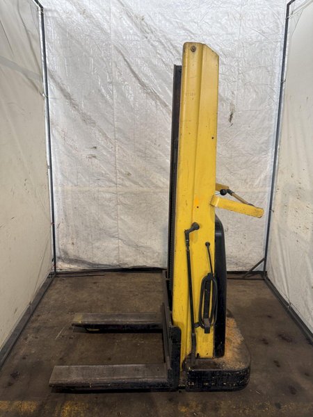 BIG JOE 2018-R7 ELECTRIC WALK-BEHIND LIFT. STOCK # 0430026