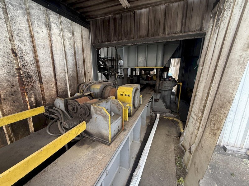 2000 TON HEAVY DUTY 4-POST HYDRAULIC PRESS, USED FOR STRAIGHTENING PIPE &amp; BAR: YOBRO #25137