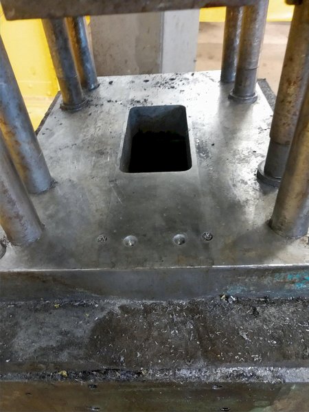 7 TON AIRAM 4-POST PNEUMATIC CUTOFF PRESS: STOCK #13203