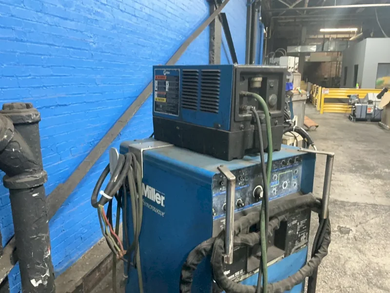 MILLER 300 A WELDER   -  SYNCROWAVE 350LX