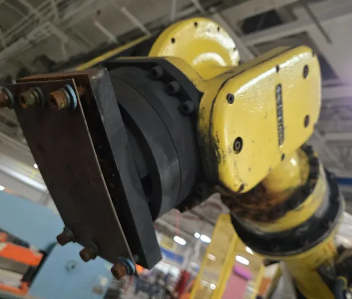 FANUC R-2000IA 200F INDUSTRIAL ROBOT – USED