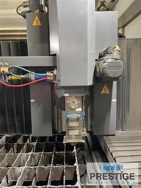 LVD-Strippit Lynx 3015 2 KW Fiber Laser