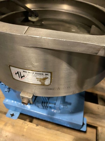 Midwest Feeder 15&quot; Vibratory Bowl