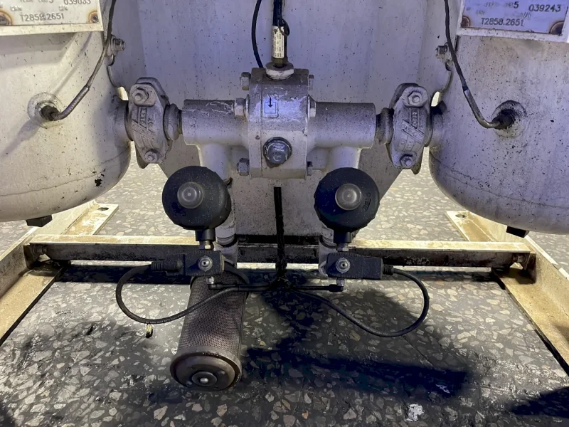 DELTECH 165 SCFM @ 100 PSIG PRESSURE-SWING REGENERATIVE DESICCANT COMPRESSED AIR DRYER  -  HCS-165