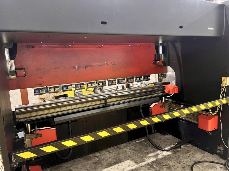 110 TON x 10' AMADA MODEL #HFE100-3S CNC HYDRAULIC PRESS BRAKE, 2001: STOCK #21984