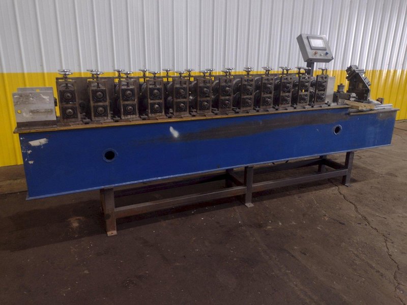 1.25&quot; C &amp; U CHANNEL 12 STAND X 8&quot; ROLLFORMER WITH HYDRAULIC CUTOFF: STOCK #18943