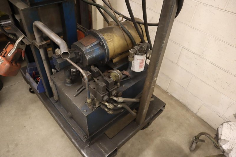 Vogel Tool &amp; Die Model 101-HPP Notching Machine with Custom Unittool Punch, Hydraulic Unit- Auction Item