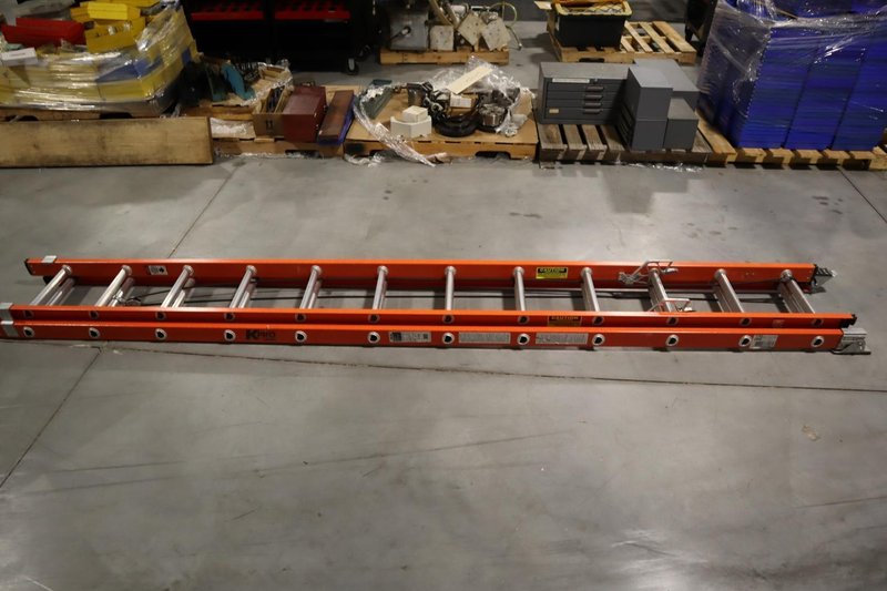 Keller 5124 24-Foot Fiberglass Extension Ladder- Auction Item