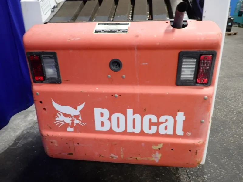 BOBCAT 1300 lbs SKID STEER  -  S130