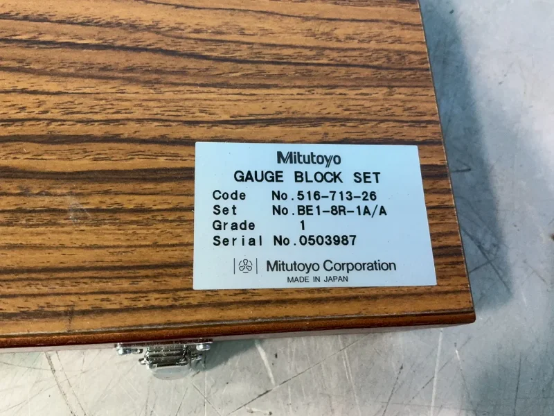 MITUTOYO GAUGE BLOCK SET   -  516-713-26