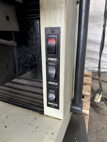 DELTRONIC DH214-612R OPTICAL COMPARATOR. STOCK # 0524323