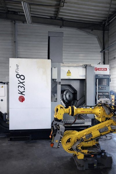 Huron - K3X8F - X: 780 - Y: 700 - Z: 500 mm CNC - 5 axes