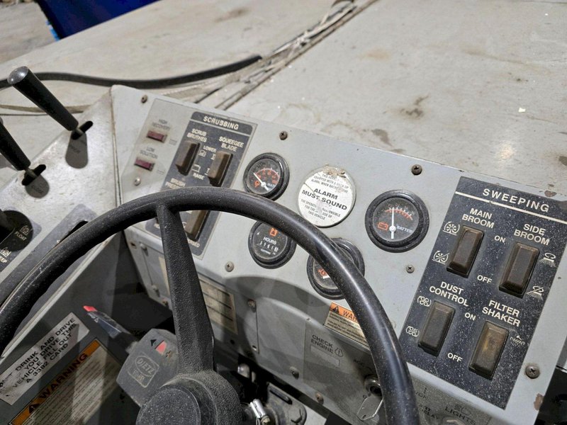 CLARKE 505-230 LP FLOOR SCRUBBER USED SLIGHT DAMAGE