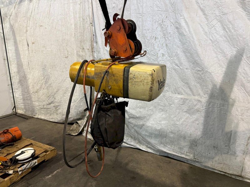 YALE 1000 LB. HOIST. STOCK # 1010724