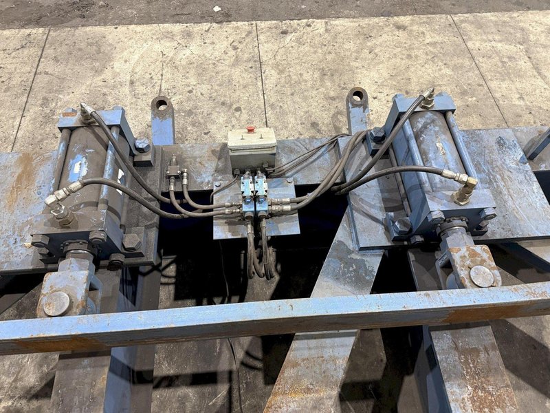 250 TON X 21' CAMBCO HYDRAULIC BEAM CAMBERING / BENDING MACHINE: YOBRO #24412