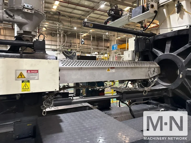 680 TON 101 OZ WOOJIN MODEL SM680 INJECTION MOLDING MACHINE MFG 2014