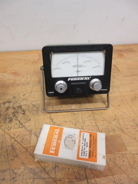 Federal Electronics 136B-2-R1 Precision Adjustable Bore Comparator .00005" with 136B-2R1 Analog Gage Readout and Battery- Auction Item