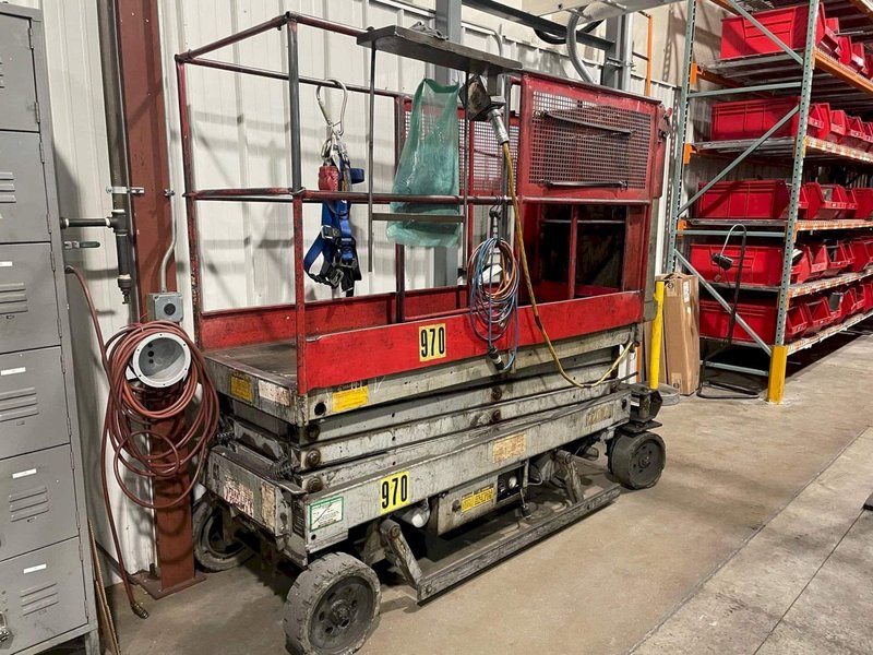 Heff-T-Herman 220AM Made by MEC Scissor Lift