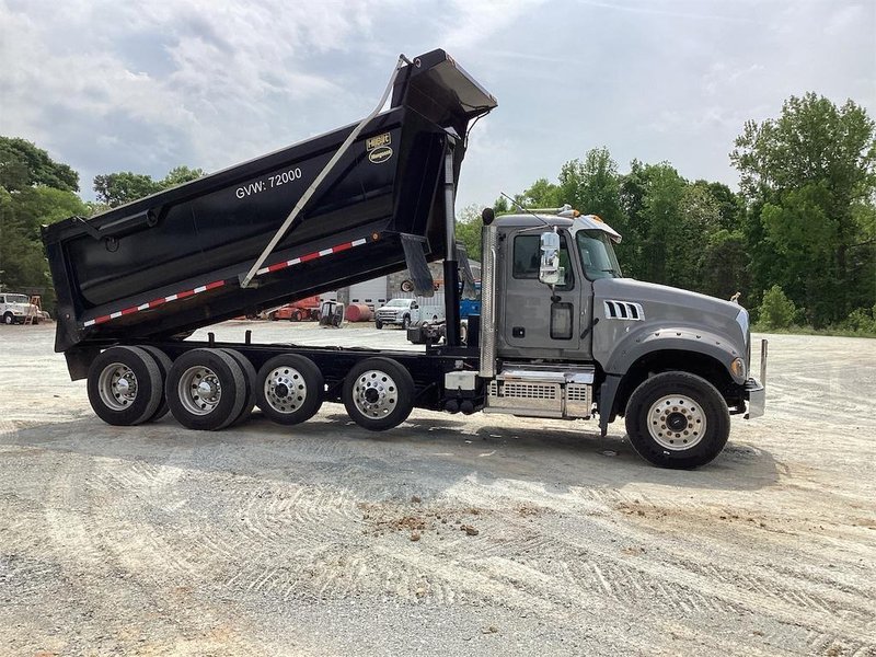 2022 Mack Granite 64F 1M2GR4TC0NM001422