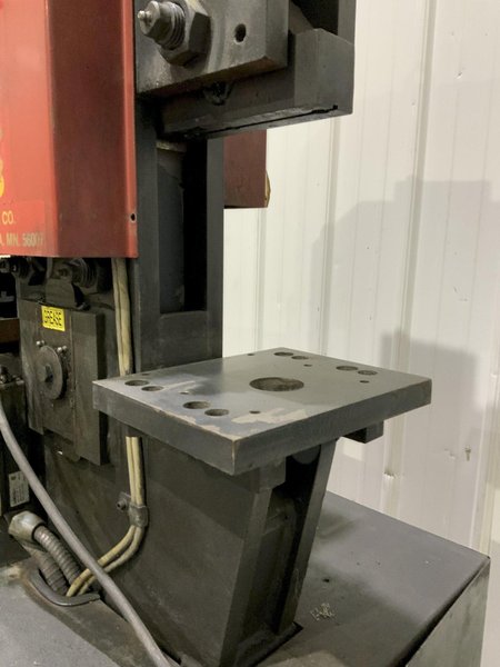 30 TON EDWARDS HYDRAULIC IRONWORKER: STOCK #80592