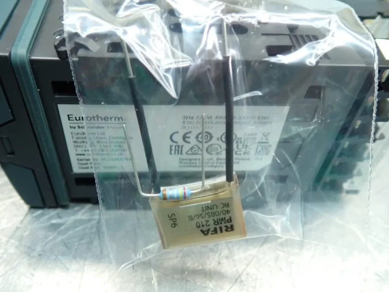 EUTOTHERM TEMPERATURE CONTROLLER, 15PCS  -  3216
