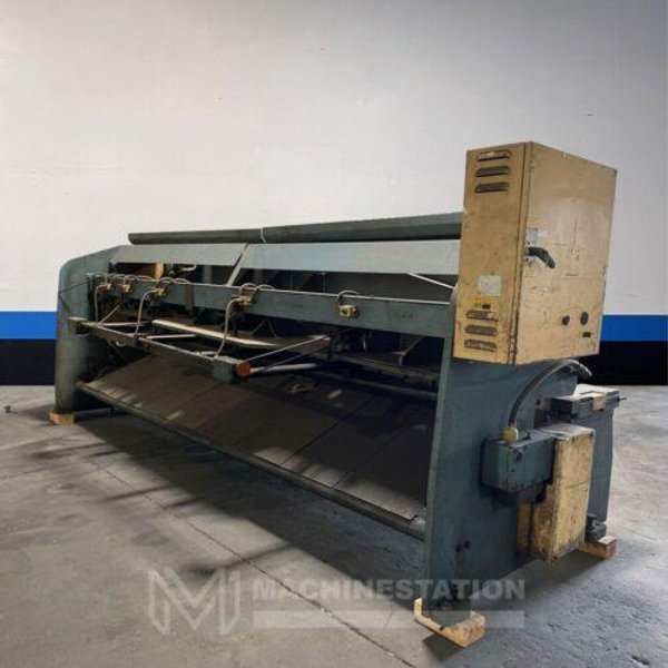 Amada M-4045 Power Squaring Shear