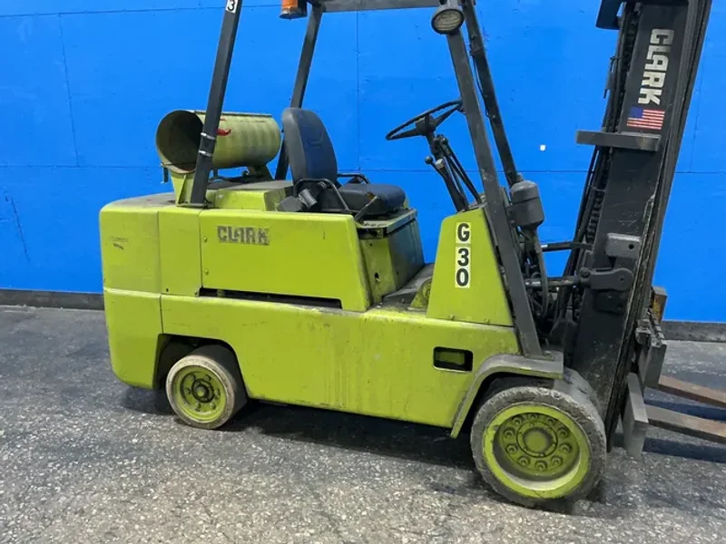 CLARK 4075 LBS GAS FORKLIFT  -  C500-100