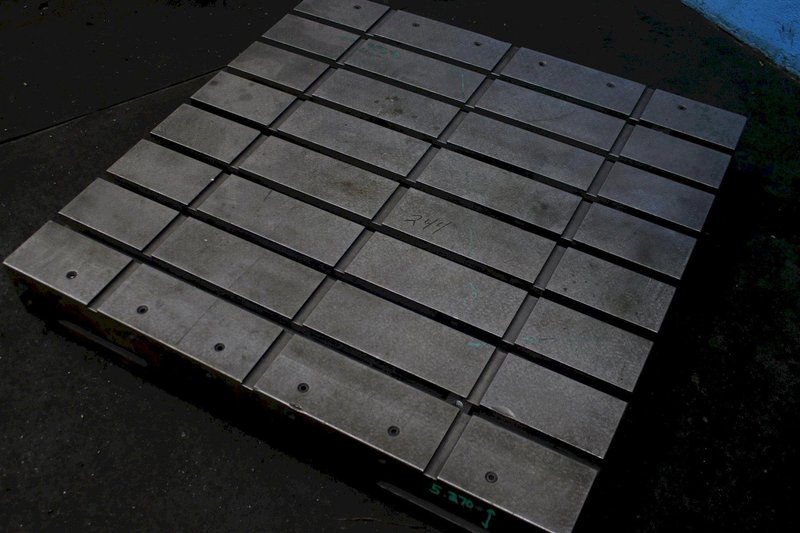 40&quot; X 40&quot; X 5-1/2&quot; DEVLIEG T SLOTTED BOLSTER PLATE: STOCK #76108