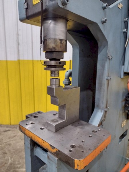 20 TON BTM MODEL #P20F TOG-L-LOC AIR TOGGLE SHEET METAL PRESS: YOBRO #24795