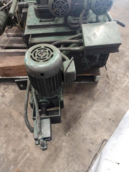30 HP &amp; 50 TAPER PONTIAC VERTICAL MILLING HEAD: STOCK #13208