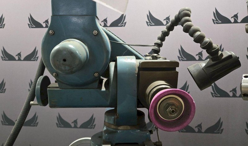 K.O. LEE B6060B UNIVERSAL TOOL AND CUTTER GRINDER USED