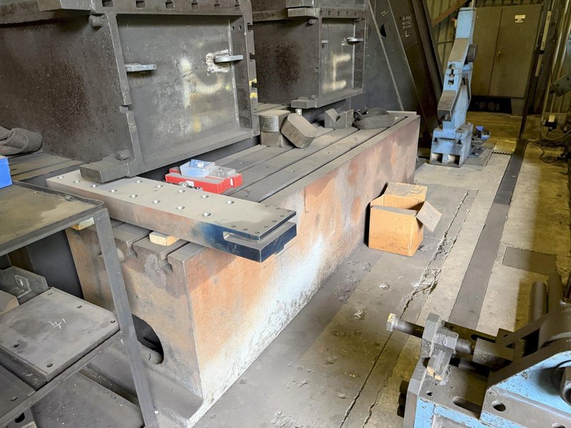 30" WIDE X 130" LONG X 30" TALL T-SLOTTED BOX RISER. STOCK #0548526