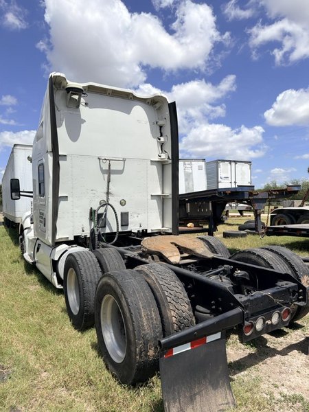 Kenworth T680 Sleeper Truck, 2014 – PACCAR/Cummins Diesel, Tandem Axle, Air Ride, 10-Speed/Auto, OTR Semi Tractor