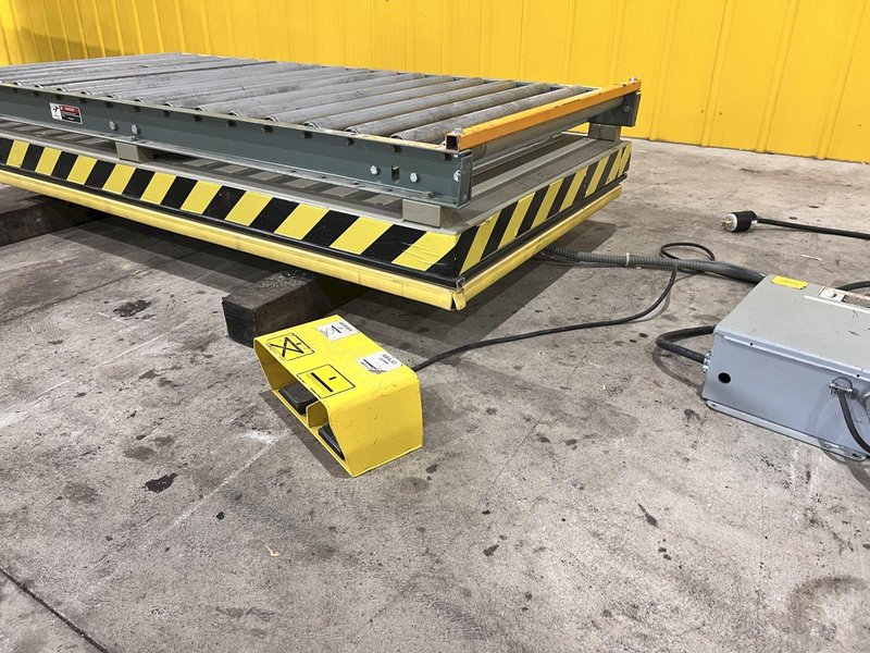 4,000 LB X 72" X 36" SOUTHWORTH MODEL #LS4-36 HYDRALUIC LIFT TABLE WITH ROLLER TOP: STOCK #20902