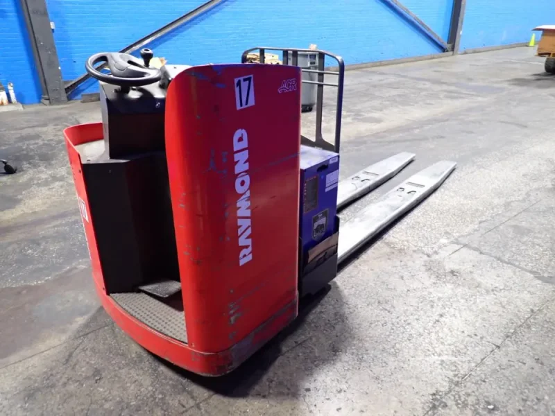 RAYMOND 6000 LBS ELECTRIC RIDER PALLET JACK  -  8900
