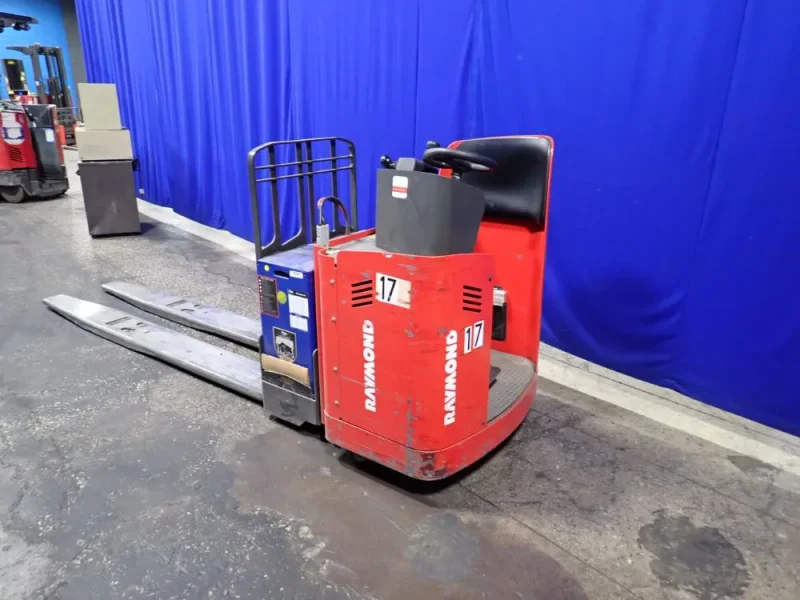 RAYMOND 6000 LBS ELECTRIC RIDER PALLET JACK  -  8900
