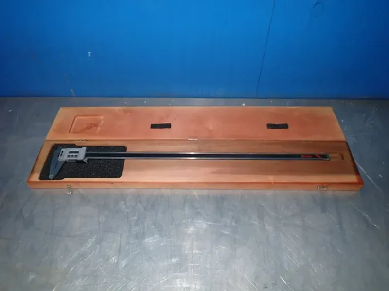 STARRETT 26" TOTAL CALIPER LENGTH DIGITAL CALIPER W/CASE  -  721