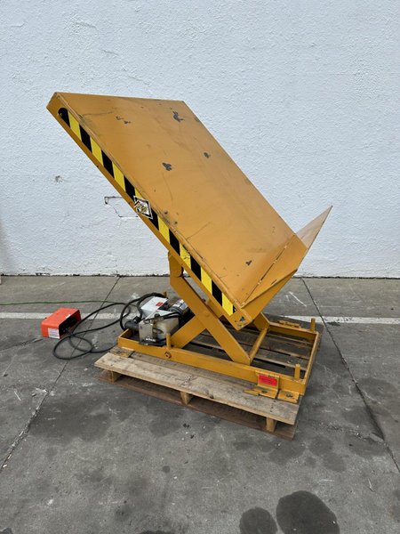 4000 LB PRESTO ECOA MODEL #CLTLT HYDRAULIC  TILTING LIFT TABLE: STOCK #78096