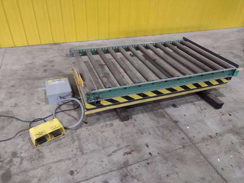 6' X 39" SOUTHWORTH HYDRAULIC ROLLER TOP LIFT TABLE: YOBRO #24781