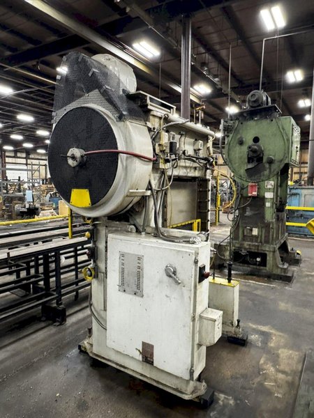 40 TON L&amp;J STRAIGHT SIDE PRESS. STOCK # 0882725