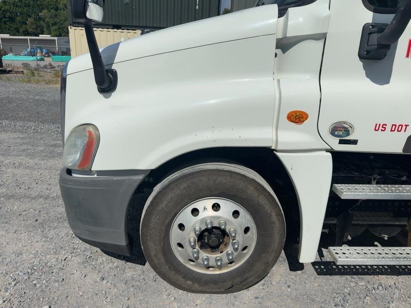 Freightliner Cascadia Day Cab Truck, 2012