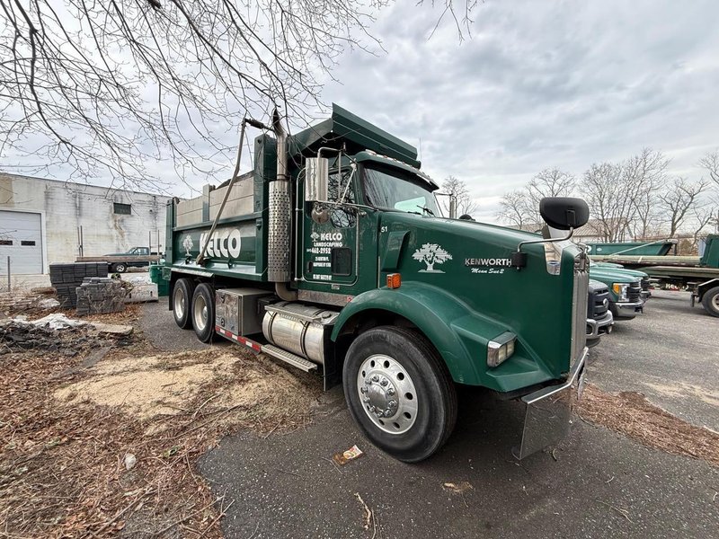 Kenworth T800 Dump Truck, 2007 – CAT C15, 8LL Manual, Tri-Axle, 16′ Steel Bed, Pre-Emission