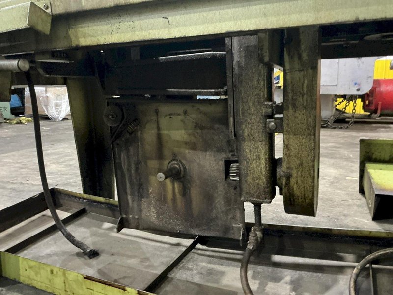 20" X 18" STARTRITE MODEL #VT460 VERTICAL TILT FRAME BANDSAW: YOBRO #25932
