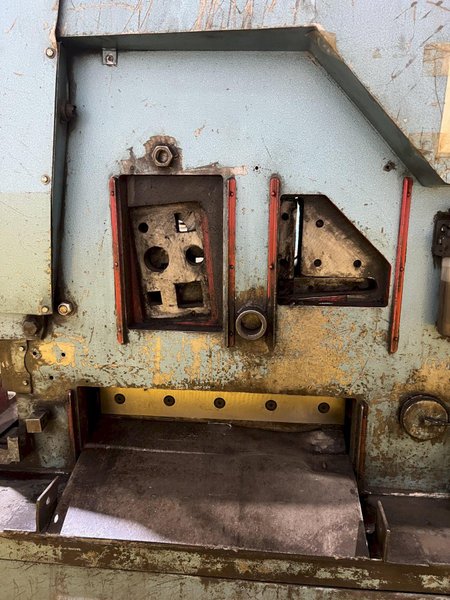 125 TON KINGSLAND MODEL #125XS HYDRAULIC IRONWORKER: STOCK #19921